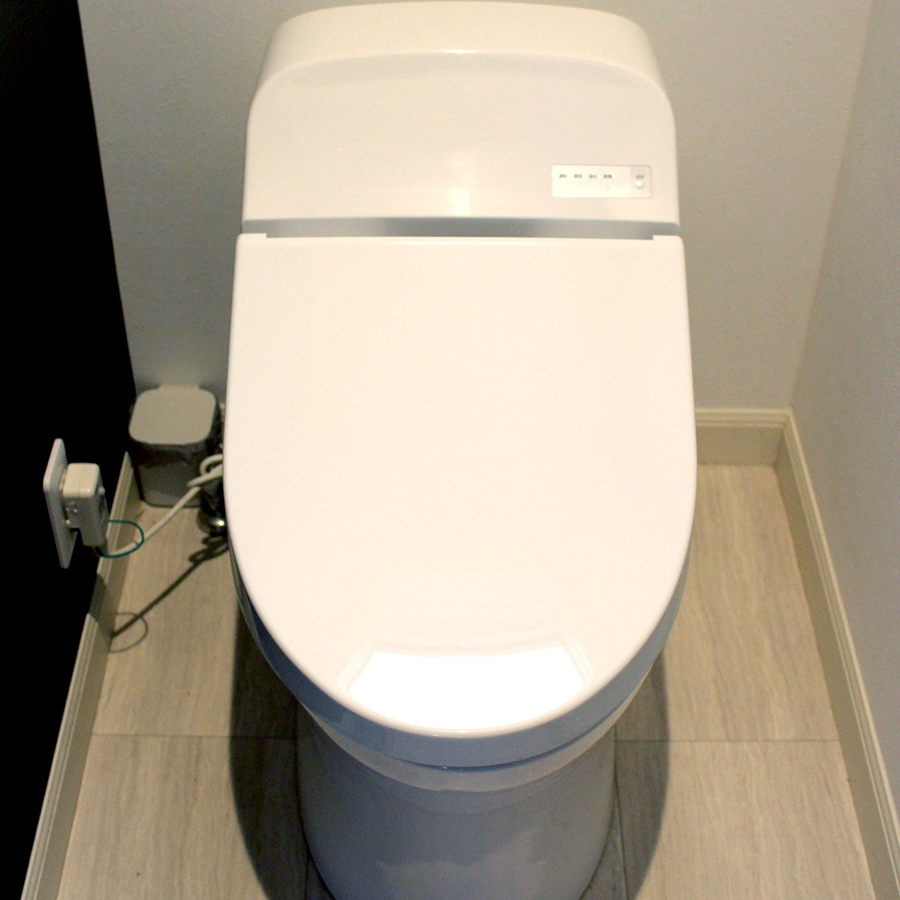 できれば便器のフタを触らずに開け閉めしたい